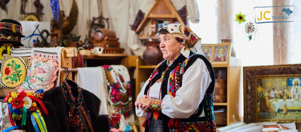 Craftswoman Halyna - embroidery collection museum